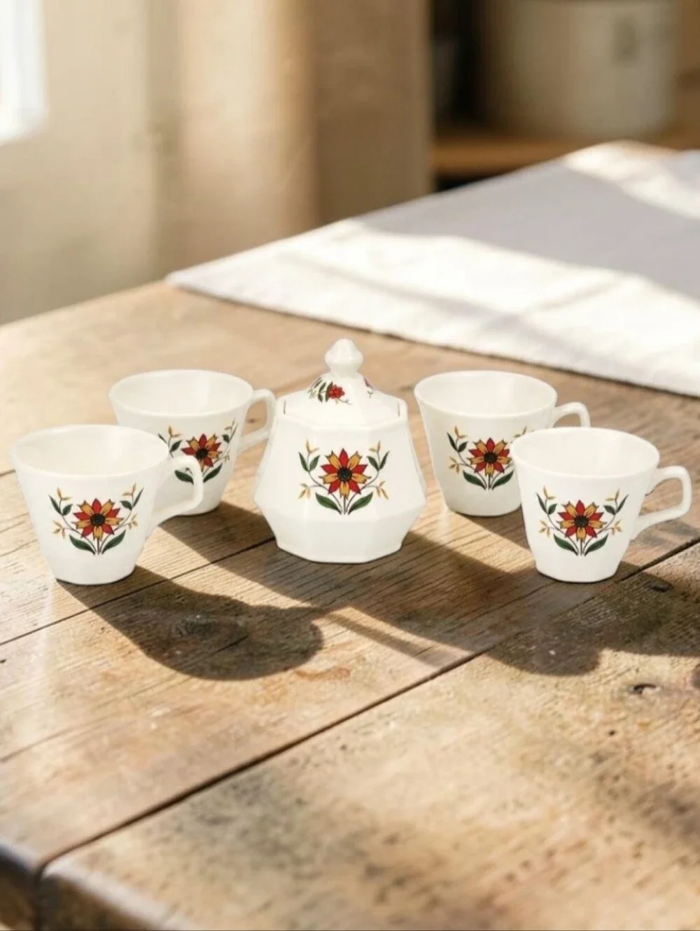 (Lot Of 5) Homer Laughlin Bayberry Floral Ironstone Pieces Sugar Bowl/Lid / Cups